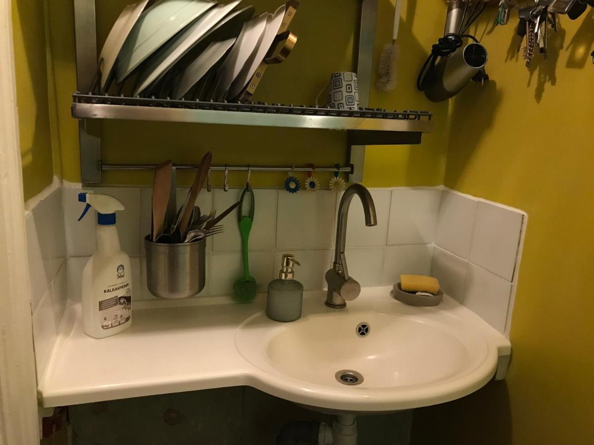 ריגה Cozy Condo For Up To 3 Travellers, With Kitchen And Bath מראה חיצוני תמונה